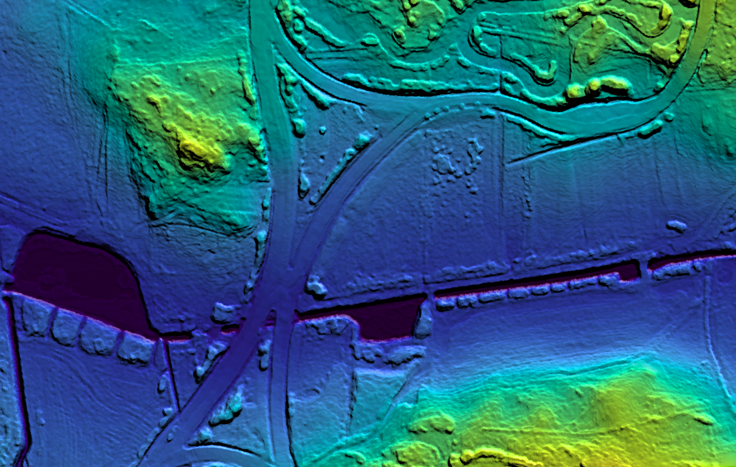 Färgkodad höjdmodell över terräng från LiDAR-data